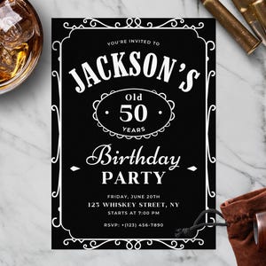 Aanpasbare sjabloon voor verjaardagskaart vintage whiskylabel • 5 x 7" + A6-formaten • Bewerk naam, leeftijd, kleuren, enz. in browser (canva) • Afdrukken of delen