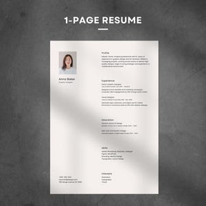 Op de afbeelding: Een cv van &eacute;&eacute;n pagina voor Anna Baker, een grafisch ontwerper. Het cv bevat een profiel, ervaring, opleiding, vaardigheden en interesses. Het cv is opgemaakt met een eenvoudig, schoon ontwerp.