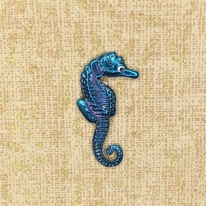 Metal Seahorse Button - Facing Right - BE 631