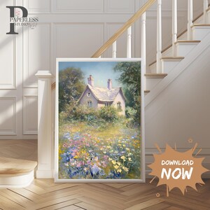 Puede incluir: Una pintura de una cabaña blanca con un techo rosa rodeada de un campo de flores coloridas. La cabaña tiene un pequeño jardín y está situada en un fondo de árboles. La pintura está enmarcada en un marco blanco.