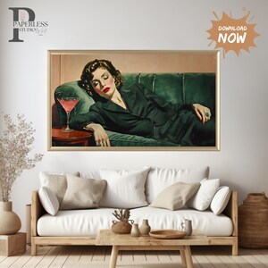 Vrouw op bank met martini | Zacht tonaal olieverfschilderij | Cocktail Art Decor Barwagen | Esthetisch olieverfschilderij cadeau | Trendy keukenmuur