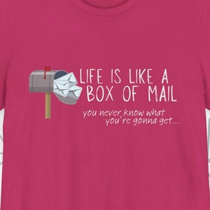 La vida es como una caja de correo // Camiseta humorística de USPS, regalo de trabajador postal, cartero, parodia de buzón
