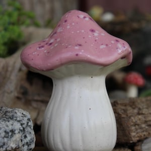 MUSHROOM Pink  Garden Statue  Fairy Garden ceramic Toadstool Gnomes Decor zm
