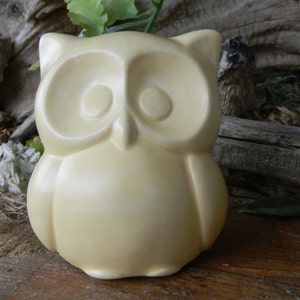 Ceramic  Owl Statue in  banana creme trimmed Garden  decoration   cm
