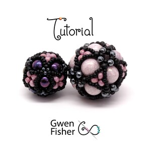 Peut inclure: Deux sph&egrave;res perl&eacute;es, une violette fonc&eacute;e et rose, l'autre rose clair et noire, sur fond blanc. Le mot "Tutorial" est &eacute;crit au-dessus des sph&egrave;res dans une police manuscrite. Le nom "Gwen Fisher" est &eacute;crit en dessous.