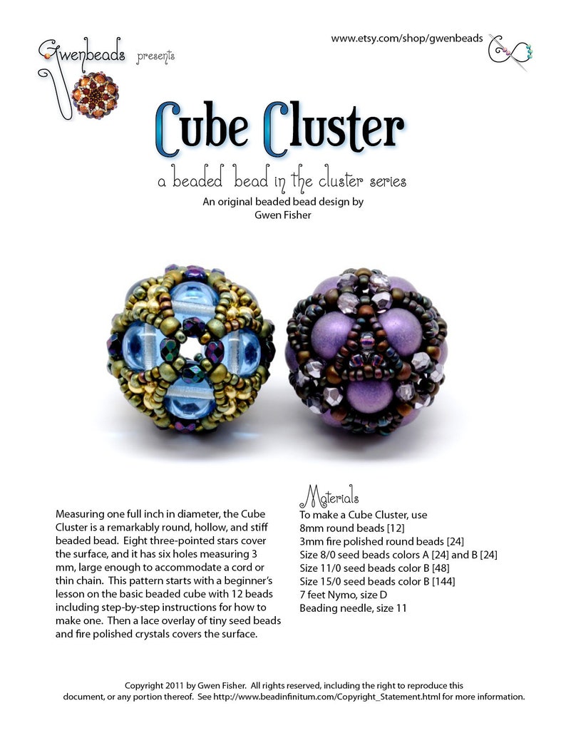 Peut inclure: Deux cubes de perles, un vert et or, l'autre violet et argent. Le texte indique "Cube Cluster" et "a beaded bead in the cluster series". Les perles mesurent environ 2.5 cm de diam&egrave;tre.
