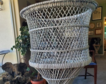 Vintage Plant Stand - White Wicker - Peacock - Mid-Century Kitsch - Indoor Jungle