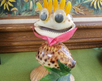 Vintage Seashell Critter Figurine - Googly Eyes - Sea Shell Band - Kitschy Statue - Vintage Souvenir - Quartet Band