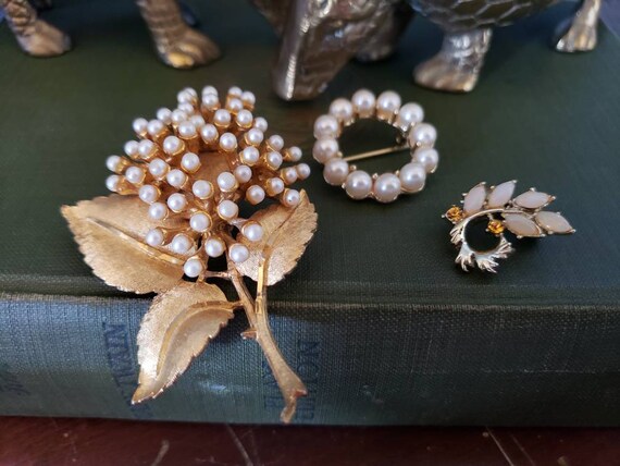 Vintage Lot of Gold and White Brooches - Gorgeous 