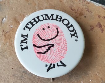 Vintage Button - I'm Thumbody - 1971 - Princeton Partners - Thumb Print - Kitsch Cute