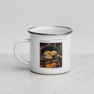 Taza de esmalte con recetas de flapjacks - Biblioteca de tarjetas de recetas de Betty Crocker - Libro de cocina antiguo - Taza de café para acampar