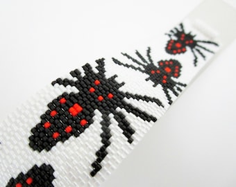 Beaded Spider Bracelet / Halloween Jewelry