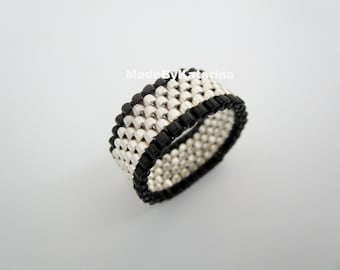 Beaded Peyote Ring / Silver and Black Band / Seed Bead Skinny Ring