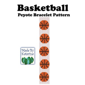 Op de afbeelding: Een peyote-steek armbandpatroon met een herhalend ontwerp van oranje basketbals met zwarte stiksels. Het patroon is getiteld "Basketball Peyote Bracelet Pattern" en is gelabeld "Made By Katarina".