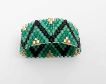 Beaded Zig-Zag Peyote Ring in Green, Gold and Black / Seed Bead Jewelry