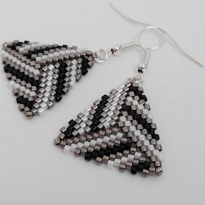 Peyote Triangle Earrings in Steel, White and Black / Seed Bead Jewelry