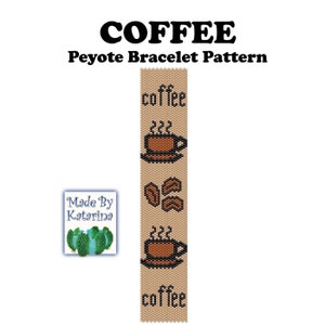 Könnte beinhalten: Ein Peyote-Stich-Armbandmuster mit einer Kaffeetasse, Kaffeebohnen und dem Wort "Kaffee".