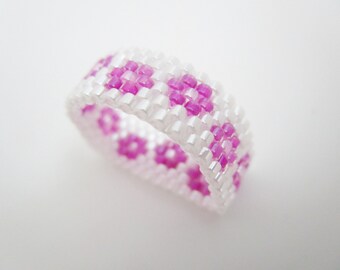 Adjustable Beaded Peyote Ring in Purple and Lilac Seed Bead Jewelry