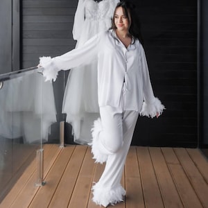 White Feather Pajama,Bride pajamas getting ready,Sleepover Party Pjs, Luxury Pajamas,Bridal pajama set long sleeve,Wedding Morning Outfit