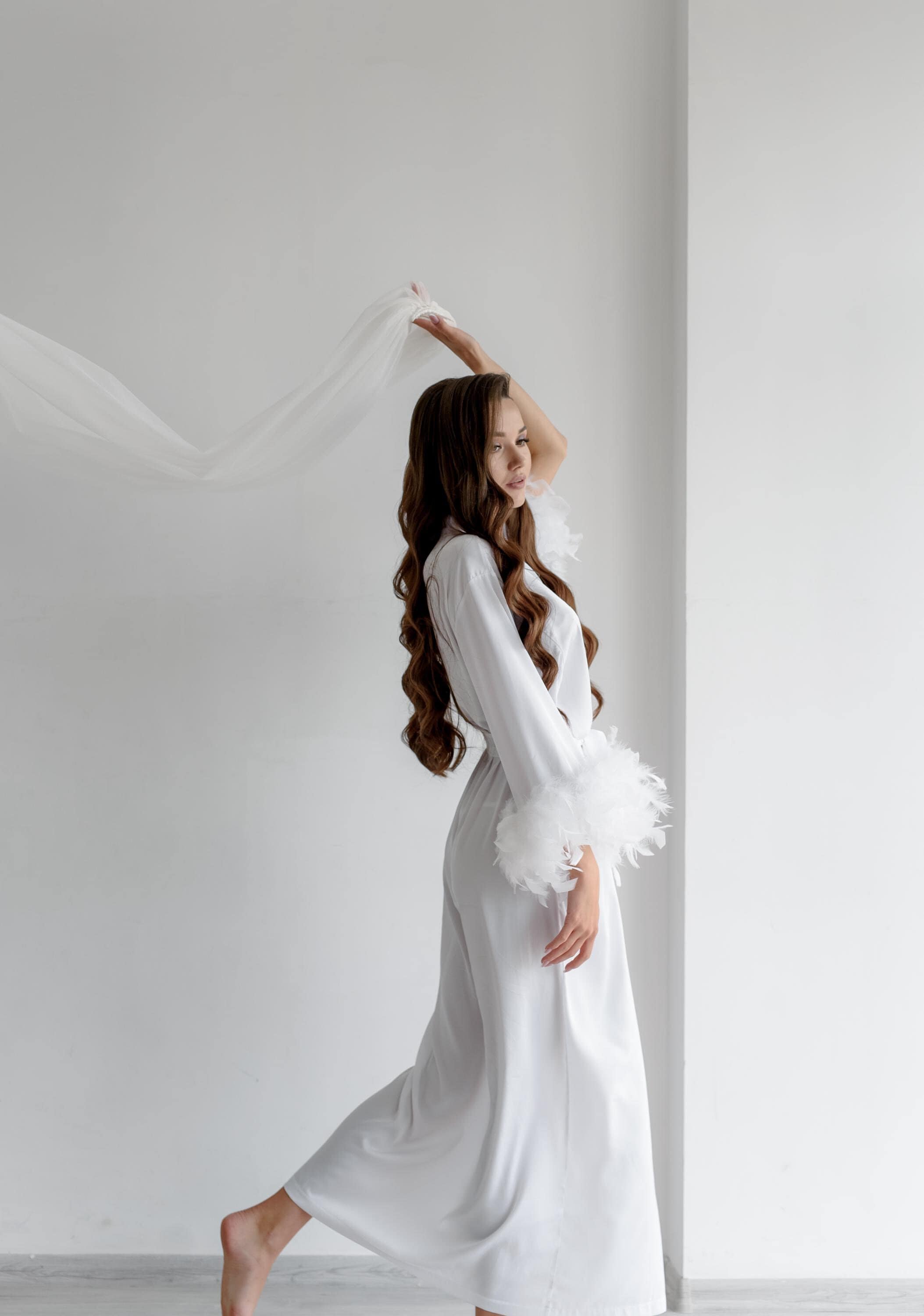 Silk robe with feathers, wedding kimono robe, long silk robe, bridal getting ready robe, white dressing gown, bridesmaid gift, boudoir robe