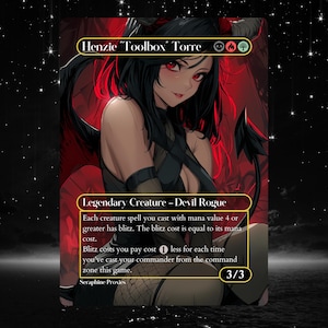 Puede incluir: Una carta coleccionable con un personaje con temática de diablo con cabello negro, ojos rojos y cuernos. La carta está etiquetada como "Henzie Toolbox Torre" y "Criatura Legendaria - Demonio Pícaro". La carta tiene 3/3 de poder y resistencia.