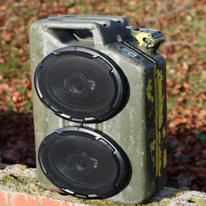 Fuelled Tunes: Vintage Jerry Can Bluetooth Speaker – Powerful Sound Meets Iconic Retro Styling!