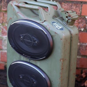 Fuelled Tunes: Vintage Jerry Can Bluetooth Speaker – Powerful Sound Meets Iconic Retro Styling!