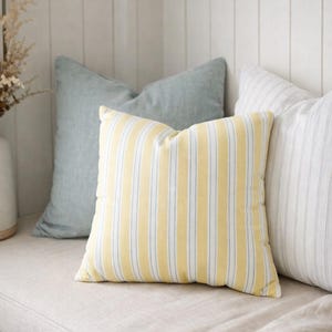Geel gestreepte kussensloop, kusthuisje decor kussen, moderne boerderij sierkussen, nautisch zomerhuisaccent 14 x 14", 16 x 16", 18 x 18