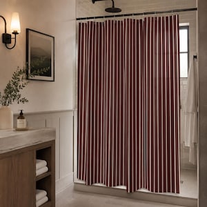 Duschvorhang mit burgunderfarbenen Streifen, Badezimmervorhang in Weinrot und Beige, modernes minimalistisches Landhausdekor