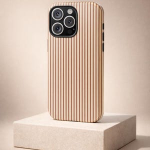 Bruin gestreept telefoonhoesje, beige bruin dunne lijn aardetint modern, minimalistisch neutraal strepen esthetische hoes voor iPhone 17 16 15 14 13