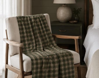 Green Plaid Velveteen Plush Blanket, Cozy Lightweight Throw for Couch & Bed, Classic Farmhouse Check Blanket, Soft Polyester Throw