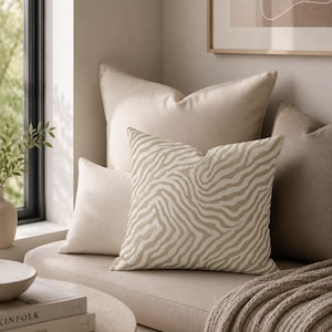 Fodera per cuscino zebrata beige, cuscino decorativo con stampa animalier neutra, cuscino moderno organico, decorazione d'accento nei toni del tortora e del crema.