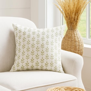 Green Sage Botanical Throw Pillow Cover, Minimalist Leaf Pattern Cushion, Modern Farmhouse Cottagecore Decor Accent Pillow for Sofa Bed