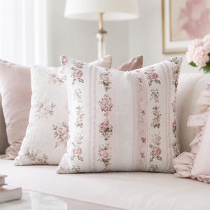 Sierkussenhoes in shabby chic bloemenpatchworkstijl, vintage rozenkussen, cottagecore kant pastel woondecoratie, roze romantisch boerderijkussen