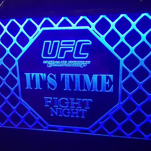 luce a LED con scritta UFC