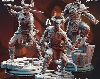 Puede incluir: Tres figuras en miniatura grises y detalladas de demonios con cuernos, colas y armas. Los demonios están en diferentes posturas de lucha. Las figuras están etiquetadas con A, B y C. El texto "Demons of the Abyss Nosmeni Warriors" está en la parte inferior de la imagen.