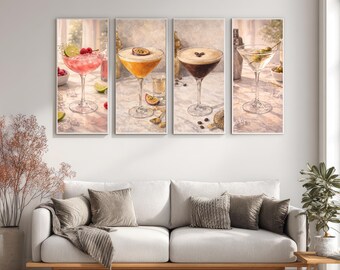 Può includere: Quattro stampe artistiche incorniciate di cocktail, tra cui una bevanda rosa ai lamponi, un cocktail giallo al frutto della passione, una bevanda scura al caffè e un martini verde alle olive. Sono esposte sopra un divano bianco.