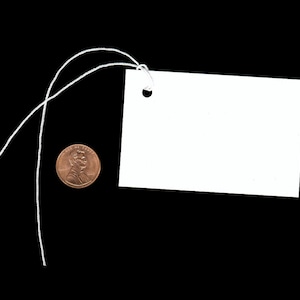 100 BLANK WHITE Anhänger. Größe 2 "x 3" Wahl der Farbschnur. NICHT vorgespannt.