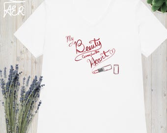 Lippenstift-Herz-Grafik-T-Shirt: Frauen-T-Shirt mit V-Ausschnitt