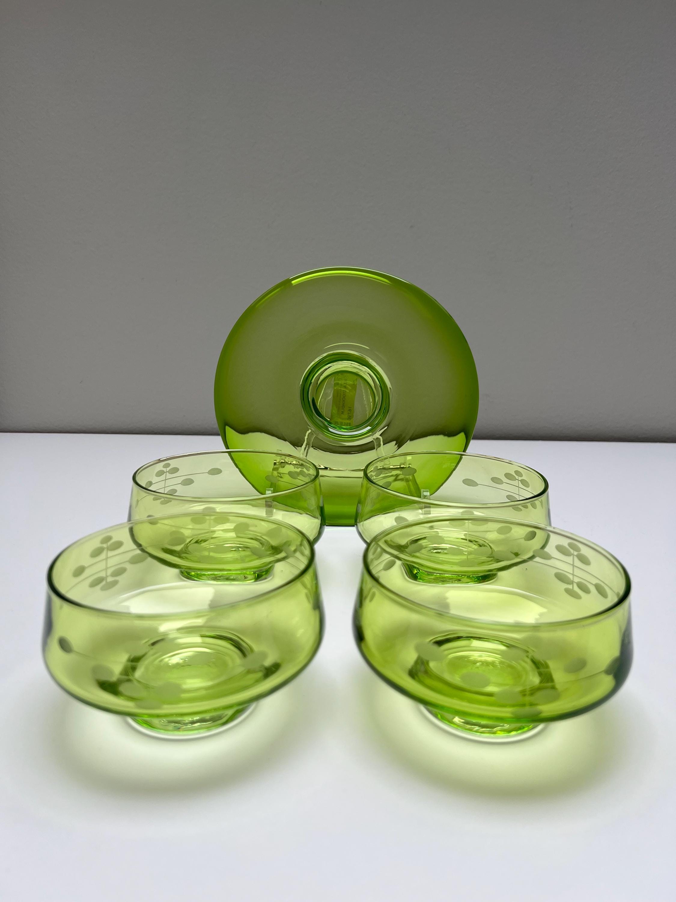 Grüne Glasschalen Set mit IKEA Teelichthalter