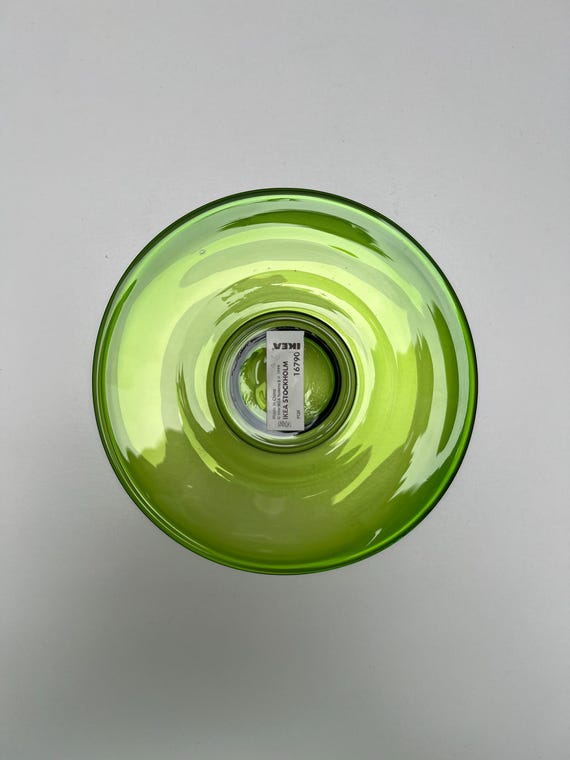 Grüne Glasschalen Set mit IKEA Teelichthalter