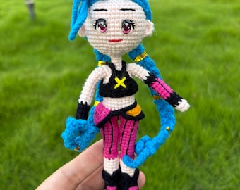 Peluche de ganchillo Jinx: Muñeca arcana hecha a mano, figura coleccionable de polvo / Regalo geek para gamers