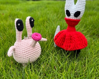 Llavero amigurumi de Hollow Knight Silksong hecho a mano: Hornet y Nunu Plush