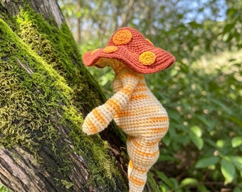 Gehäkelter Pilz als Plüschtier – Geschenk für das Sternzeichen Stier, Dekoration im erdigen Waldstil (25 cm)