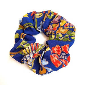 Kimono Siden Scrunchie: Blå Naturkonst, Handgjord Hårsnodd