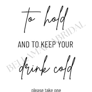 Pode incluir: Placa branca com texto preto: "TO HAVE AND to hold AND TO KEEP YOUR drink cold please take one" com um coração. A placa é para um casamento ou evento nupcial.