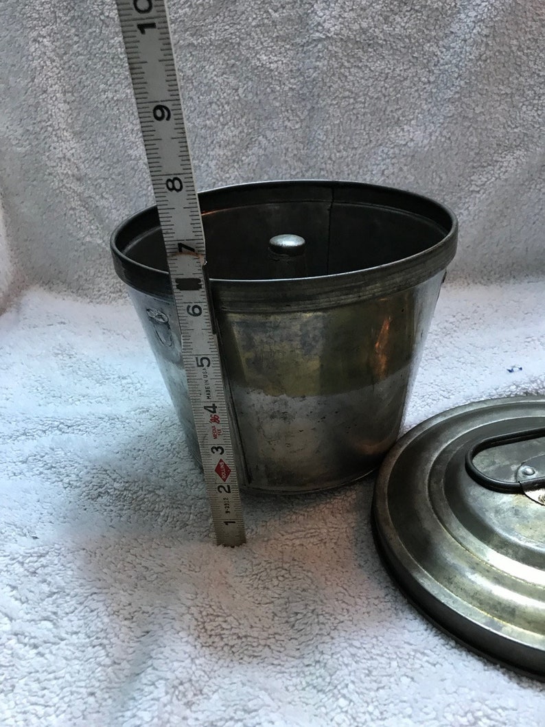 German Bundt Cake Pan Aspic Pudding Gelatin Mold Swirl Design with Lid Vtg
