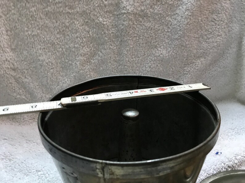 German Bundt Cake Pan Aspic Pudding Gelatin Mold Swirl Design with Lid Vtg
