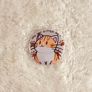 Are You Kitten Me?! Funny Cat Lover Button Pin – Cute Cat Themed Accessory, Purrfect Gift for Cat Lovers, Funny Pun Pinback Badge
