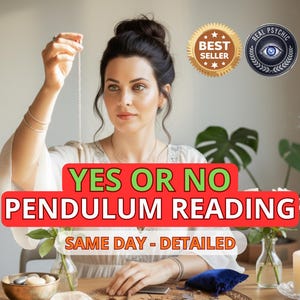 Puede incluir: Una mujer sosteniendo un péndulo, con texto superpuesto que dice "YES OR NO PENDULUM READING". La imagen incluye insignias de "BEST SELLER" y "REAL PSYCHIC". Se ven una vela y flores.